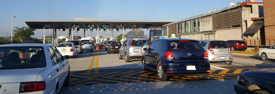 Traba burocrática «estrangula» autopistas y puentes en Tamaulipas.