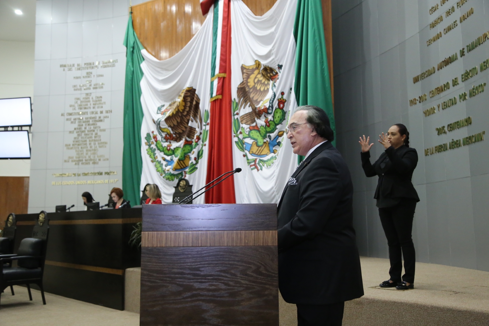 Condenan agresión a militares y tibia respuesta del Gobierno federal.