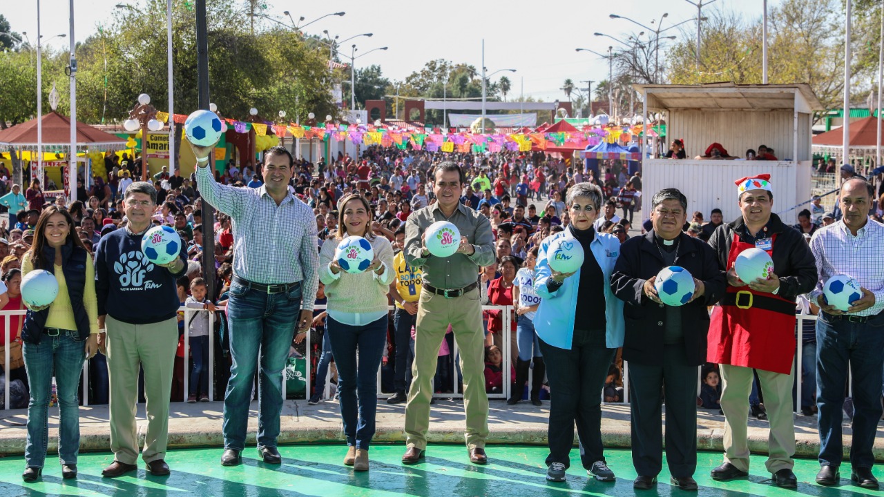 Conviven Rivas y Adriana Herrera   con miles de familias en posada