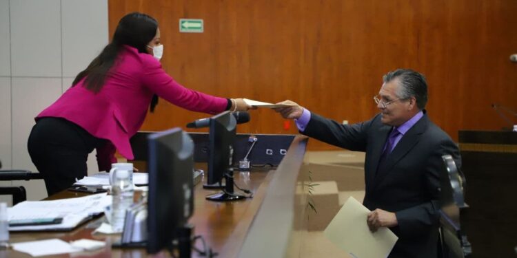 Proponen dar becas a hijos  de fallecidos por Covid.