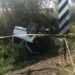 Muere prensado en volcadura; su esposa queda herida.
