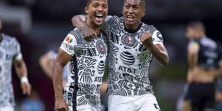 América mantiene su paso perfecto en el Azteca