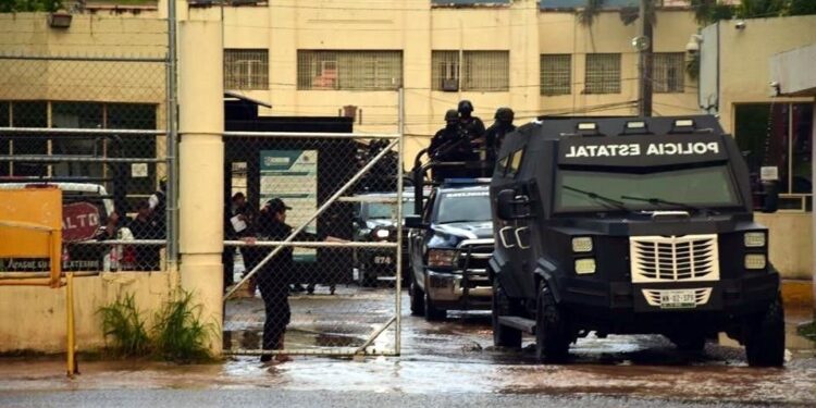«Se acabaron los autogobiernos en los penales», dice secretario de Seguridad Pública.