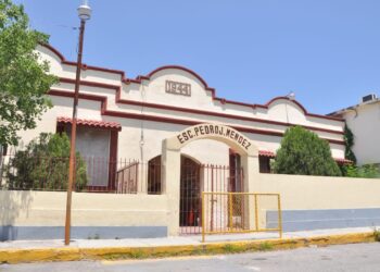 Vacunación a profes no garantiza inmunidad en escuelas: Tovar.