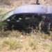 Camioneta cae a dren tras chocar; familia resulta lesionada.