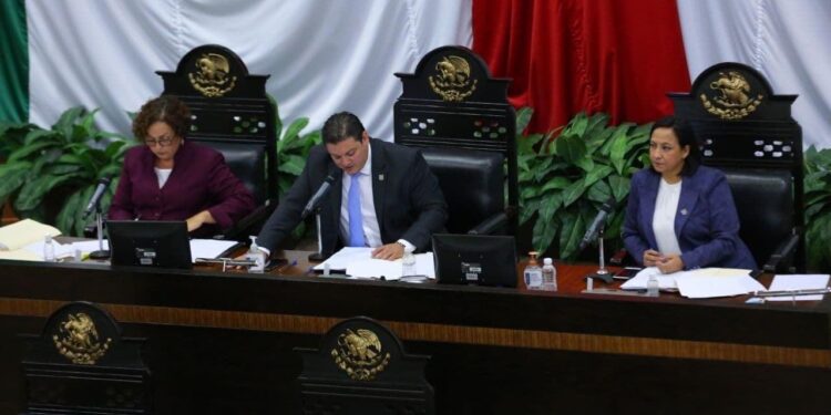 Reducirán fuero a diputados locales