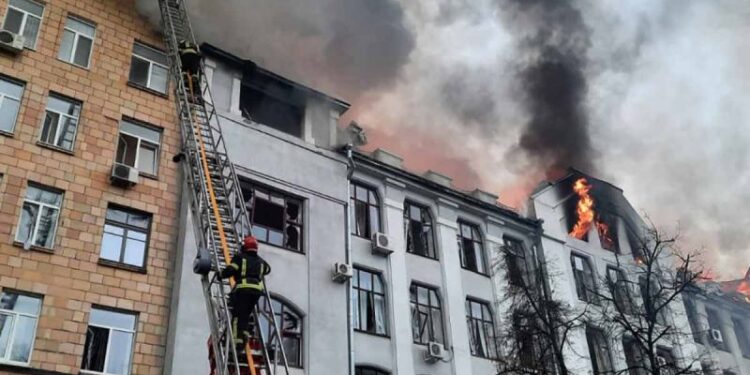 Al menos dos niños mueren durante ataque ruso a región de Járkov