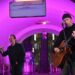 Bono elogia la lucha de Ucrania por la ‘libertad’ y da show en el metro de Kiev