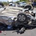 Señora muere en volcadura; su esposo e hijo, heridos