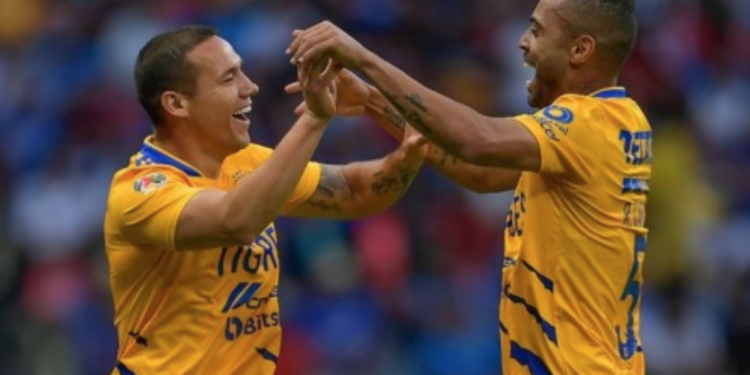 Tigres da zarpazo a Cruz Azul en la ida