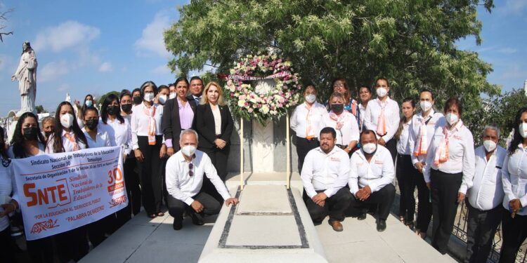 Reconoce Carmen Lilia labor de docentes.