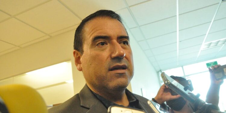 «Gustavo enrarece el clima político con sus declaraciones», advierte «El Moyo»