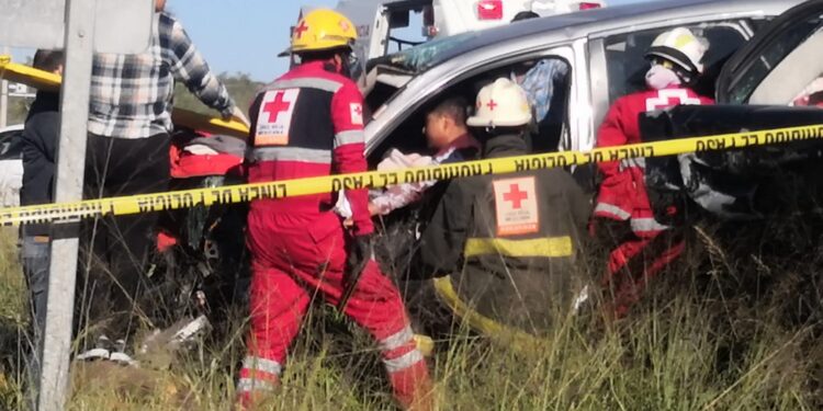 Mujer ebria causa carreterazo fatal; mueren 3