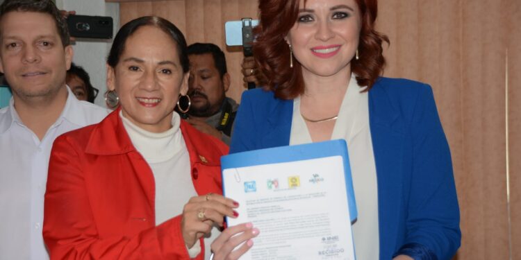 Se registra Imelda ante el INE