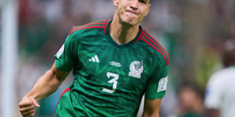 César Montes estaría «amarrado» con un equipo de España.
