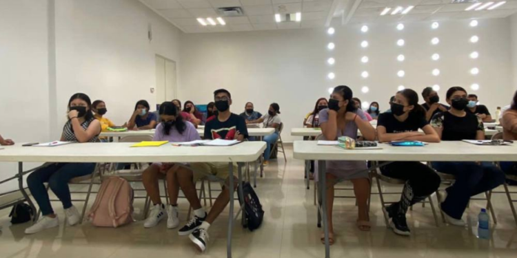 Ofrece municipio y Tec Milenio beca de 40% para certificación en inglés.