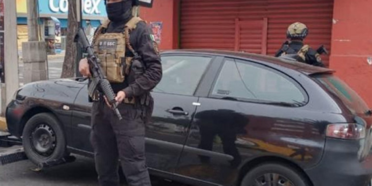 Aseguran auto que sirvió de muro en ataque contra Ciro