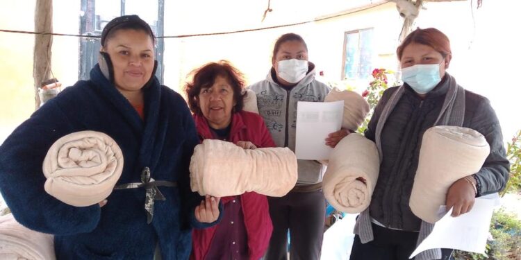 Entrega DIF 2 mil 500 cobertores a 9 municipios de la entidad