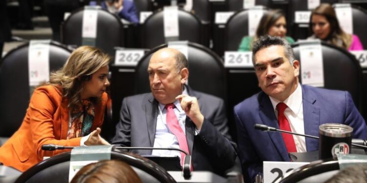 Vienen más ataques a las instituciones democráticas, advierte diputada