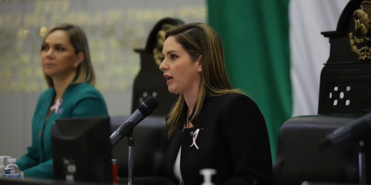 Incumplen municipios con semáforo de agua, denuncia diputada.