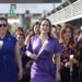 Conmemoran Día Internacional de la Mujer con abrazo de hermandad