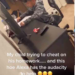 Niño flojo le pide Alexa que le haga la tarea