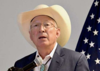 «Determinante actuar contra cárteles»: Ken Salazar.