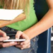Propone diputado prohibir uso de celular en las aulas.