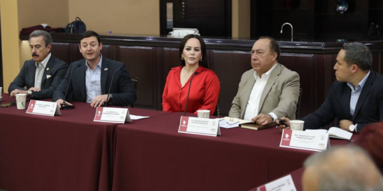 Impulsa gobierno municipal dinamismo comercial con cámara de comercio canadiense