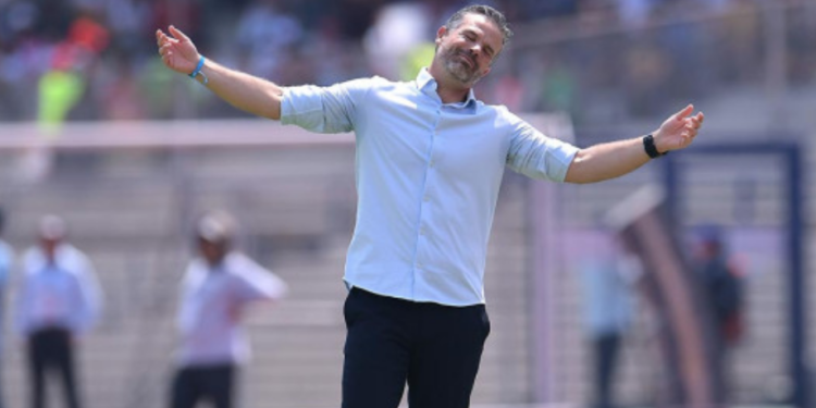 Jugadores respaldan a Rafa Puente en Pumas.