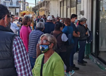 Protestan por filas en Banco del Bienestar