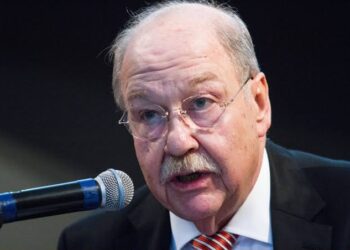 Va Cabeza de Vaca contra Santiago Nieto.