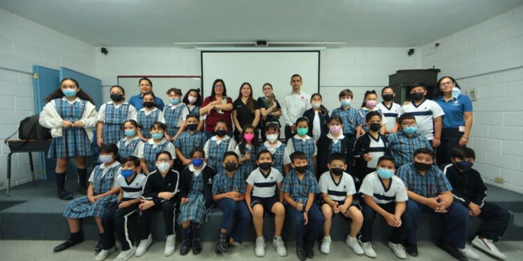 Aprenden estudiantes sobre los derechos de los animales