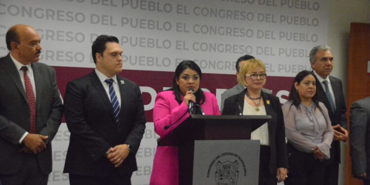 «Callaron como momias la inseguridad de seis años», acusa Morena al PAN.