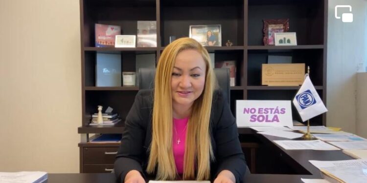Pierde el PAN otra diputada; Danya Aguilar se declara sin partido.