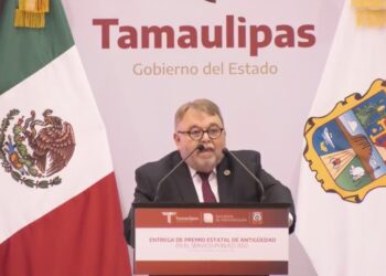 Una buena para los burócratas: reciben aumento salarial del 82%