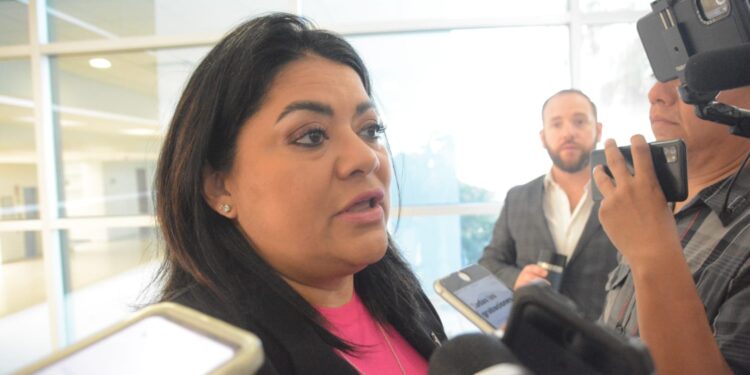 Arremete Morena contra Cabeza de Vaca.