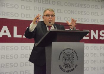 Cabeza de Vaca abusó con las bases sindicales: Lavín.