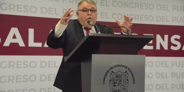 Cabeza de Vaca abusó con las bases sindicales: Lavín.