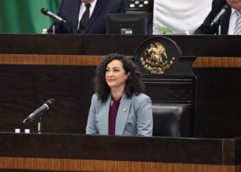 «Si la foto que trae es falsa, ¿usted deja su curul?», reta secretaria a diputada