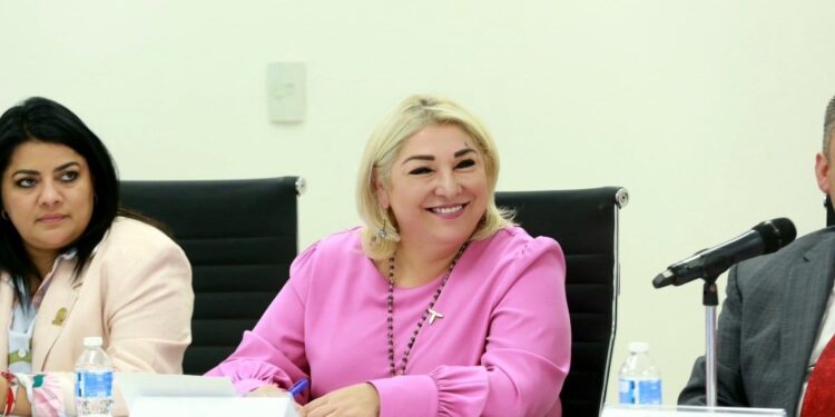 Entregarán a funcionarios estatales vehículos nuevos y de lujo