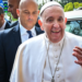 «Aún estoy vivo»; Papa Francisco es dado de alta en el hospital tras bronquitis