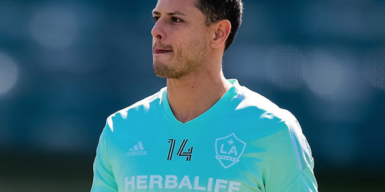 «Chicharito» continúa borrado de la selección mexicana.