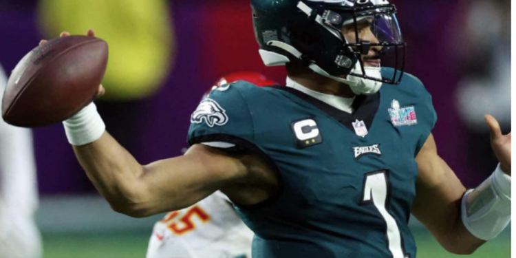 Jalen Hurts firma contrato Filadelfia por más de 4 mil millones de pesos.