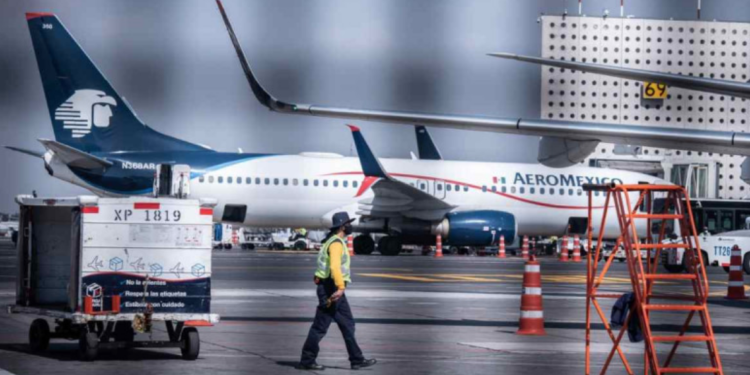 Así quedaron los aviones que chocaron en el AICM