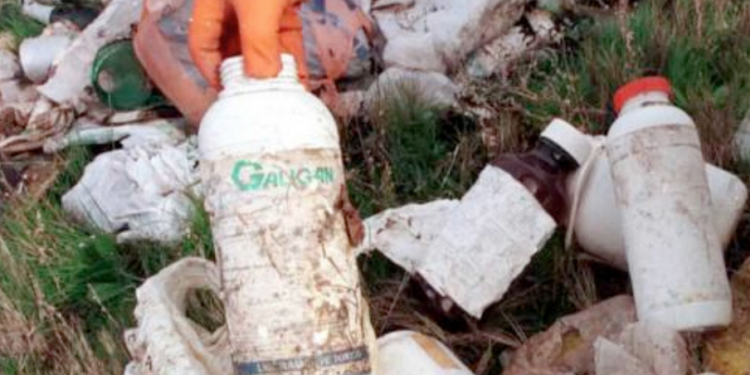 Abandonan a cielo abierto 270 toneladas de envases de plagucidas
