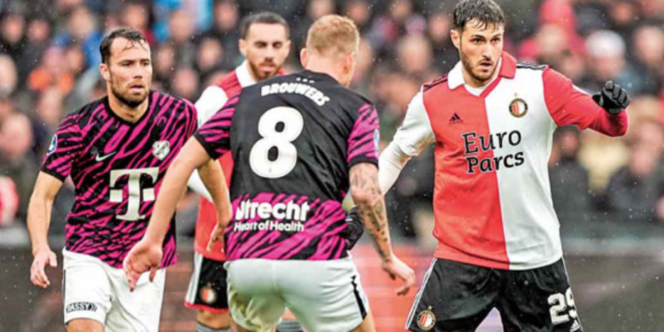 Santiago Giménez va con humildad