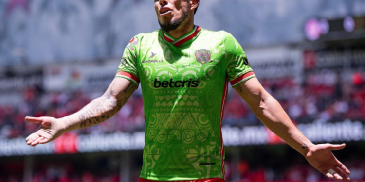 Carlos Salcedo le hace guiños al Cruz Azul