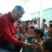 Visita el Gobernador a migrantes; les ofrece ayuda y protección