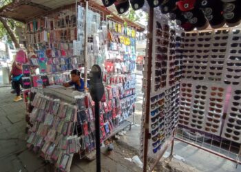 Comercio informal, último recurso de jóvenes.